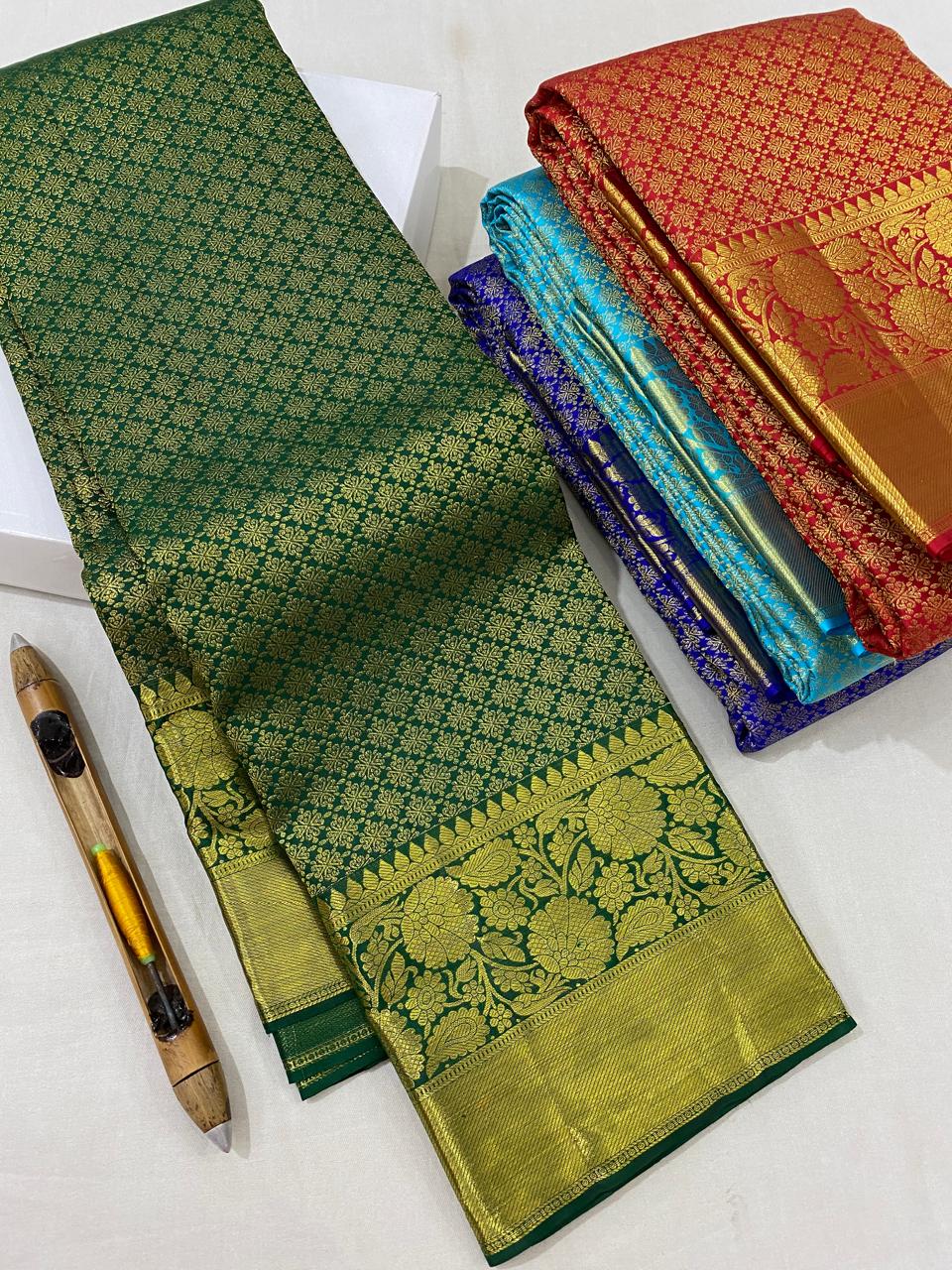 Kanchipuram Handloom pure silk saree
Beautiful fancy Design
gold  zari fancy over all floral beautiful Wedding type sarees*