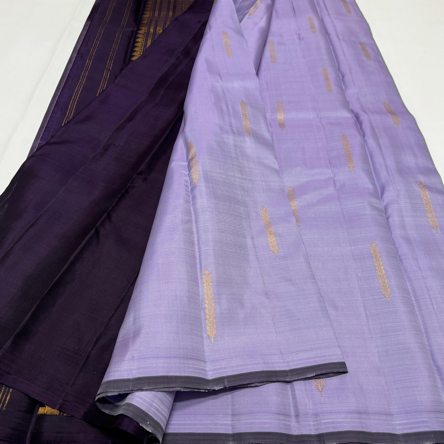 Kanjivaram pure silk handloom double warp contrast grand pallu and blouse 
*SILK MARK TAG WITH HOLOGRAM*