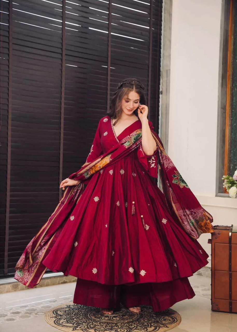 Beautiful palazzo suit set Pure Chinnon Silk With Embroidery Work With Fancy Full Sleeve
Top Inner  :Heavy Micro Cotton
Top Length:-48-49Inch
Top Size
M(38),L(40),Xl(42),XXL(44)
(FULLY STITCHED READY TO WEAR)