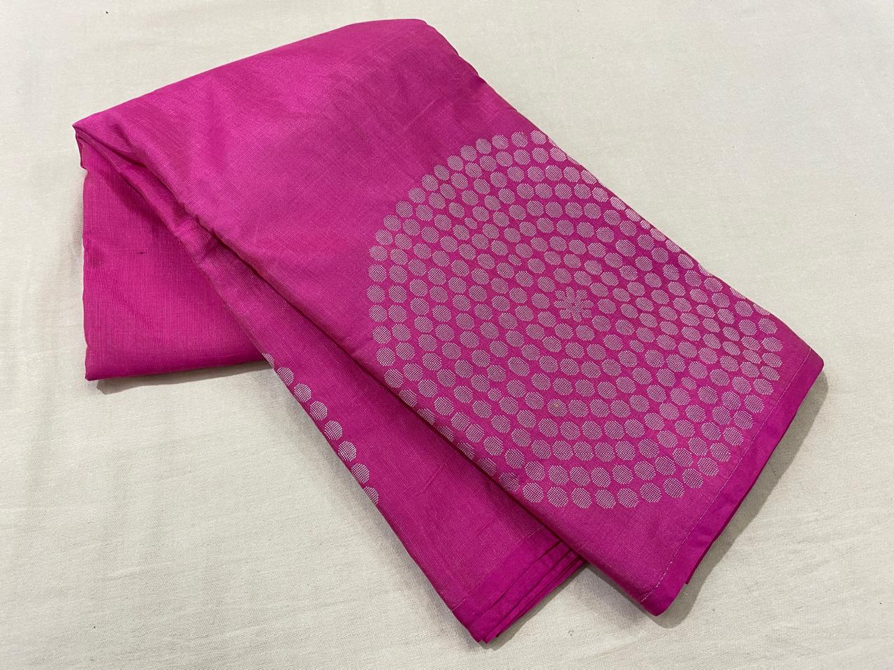 Kanchipuram semi silk sarees
Beautiful Design 
beautiful Semi soft silk sarees*