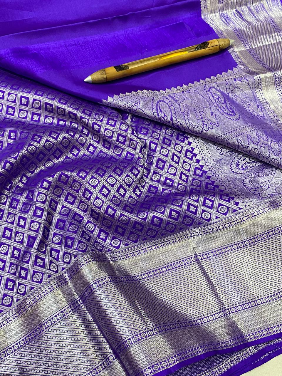 Kanchipuram Handloom pure silk saree
Beautiful fancy Design
silver zari collection beautiful wedding grand  type sarees*