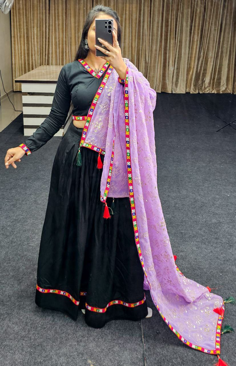 Garba special lehenga choli collection
Fabric:- Pure Cotton
Work: Foil Print
Inner:- Micro Cotton
Size: free size
 (Fully Stitched)