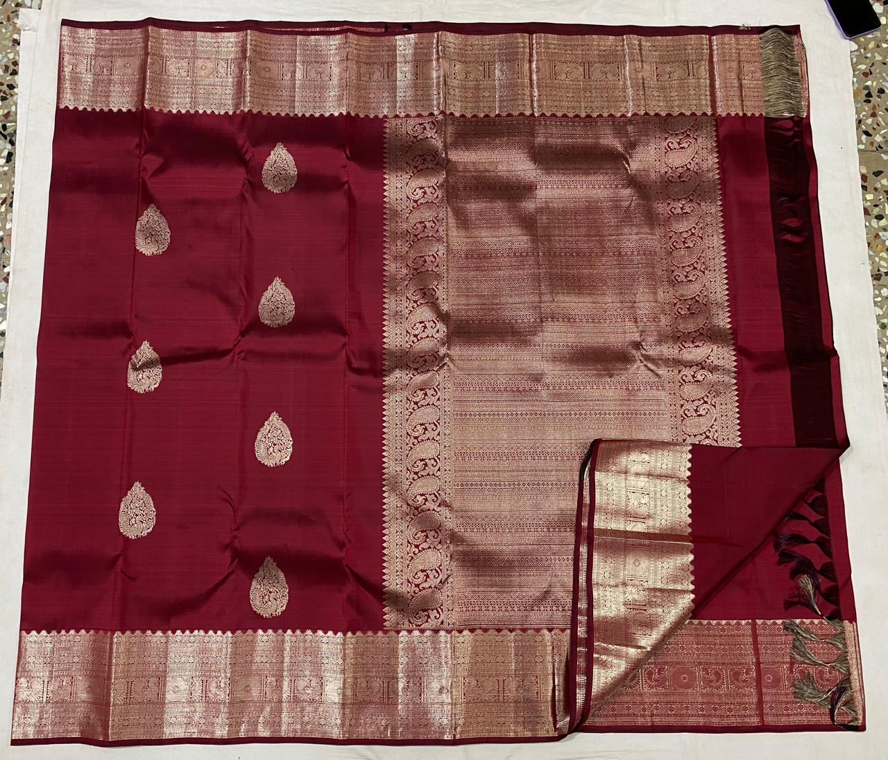 Kanchipuram Handloom pure silk saree
Beautiful fancy Design
silver zari beautiful butta type sarees*