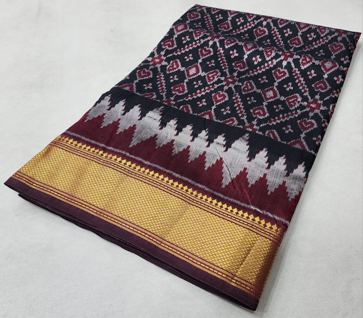 Sana silk Pochampalli print! 
Zari border! Saree