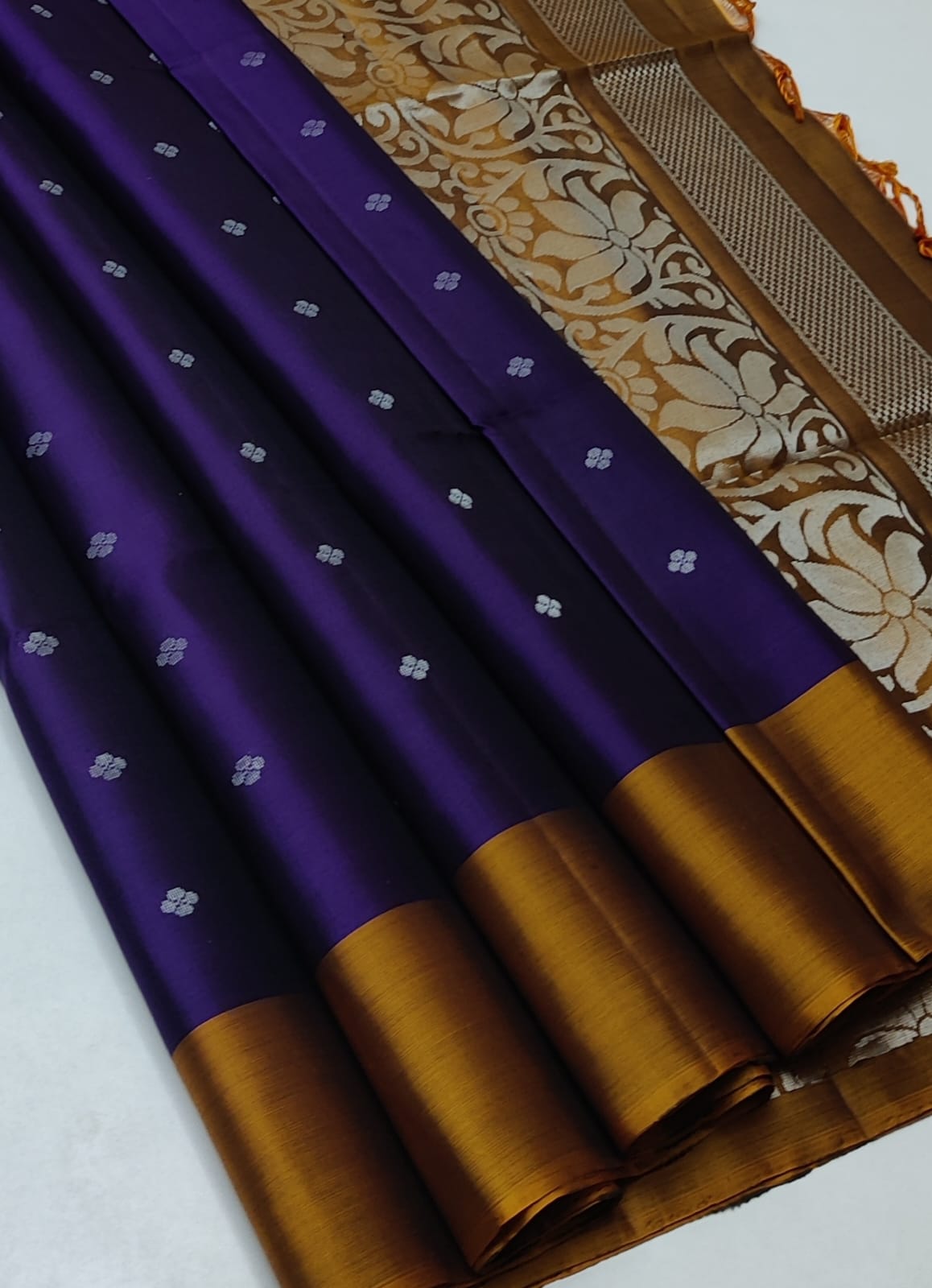 Pure handloom Double warp soft silk saree
Fansy sarees
With silk mark certificate