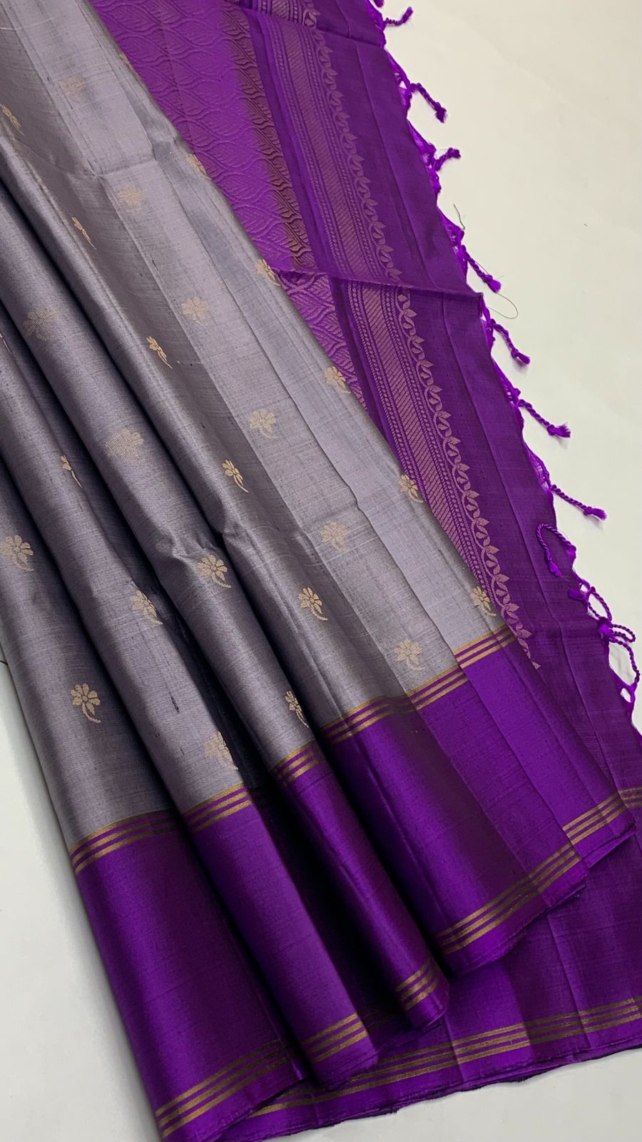 Pure handloom fancy design borderless Double warp soft silk sarees collections with contrast Pallu and blouse