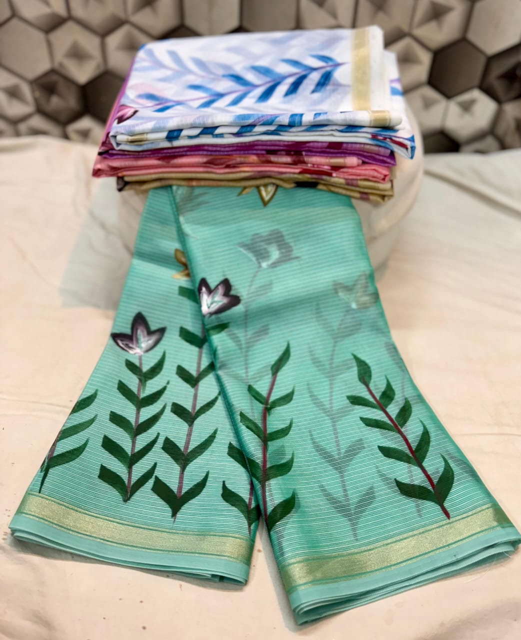 HANDWOVEN BANARASI KOTA CHEK HAND BRUSH PRINT SAREE*