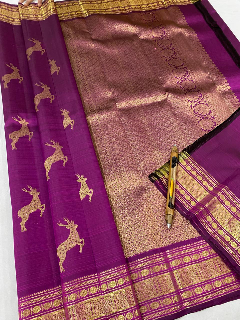 Kanchipuram Handloom pure silk saree
Beautiful fancy Design
gold zari beautiful butta type sarees*