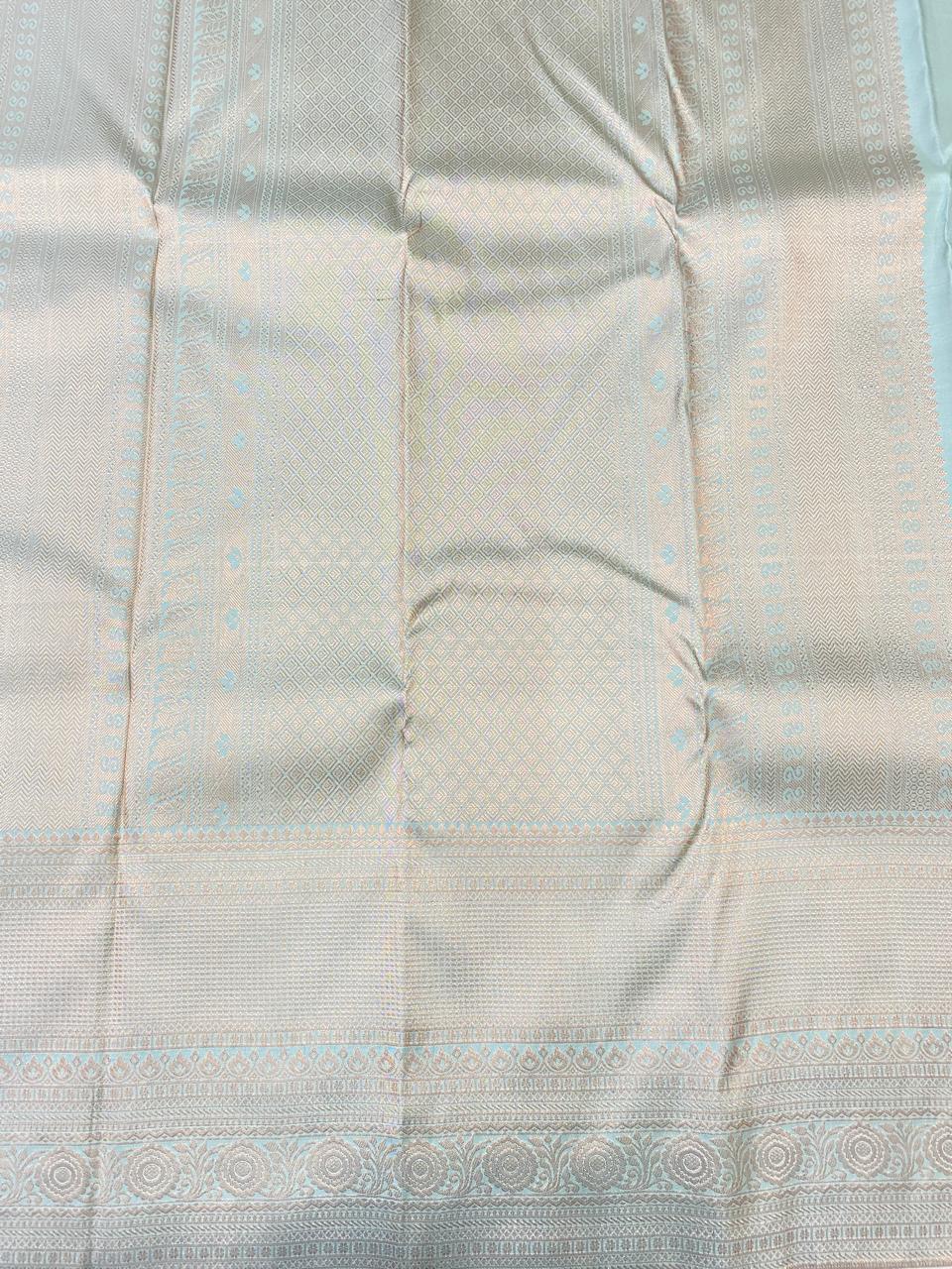 Kanchipuram Handloom pure silk saree
Beautiful fancy Design
kerala  beautiful  wedding type sarees*