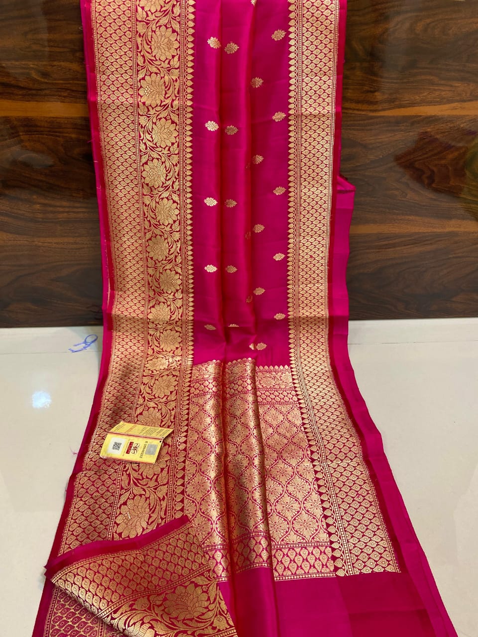 Banarsi Fancy Beautiful Pure Raw Mango Sarees
Pure Raw Mango Kaduwa Meenakari Handloom Silk Sarees* 
With Silkmark Certificate