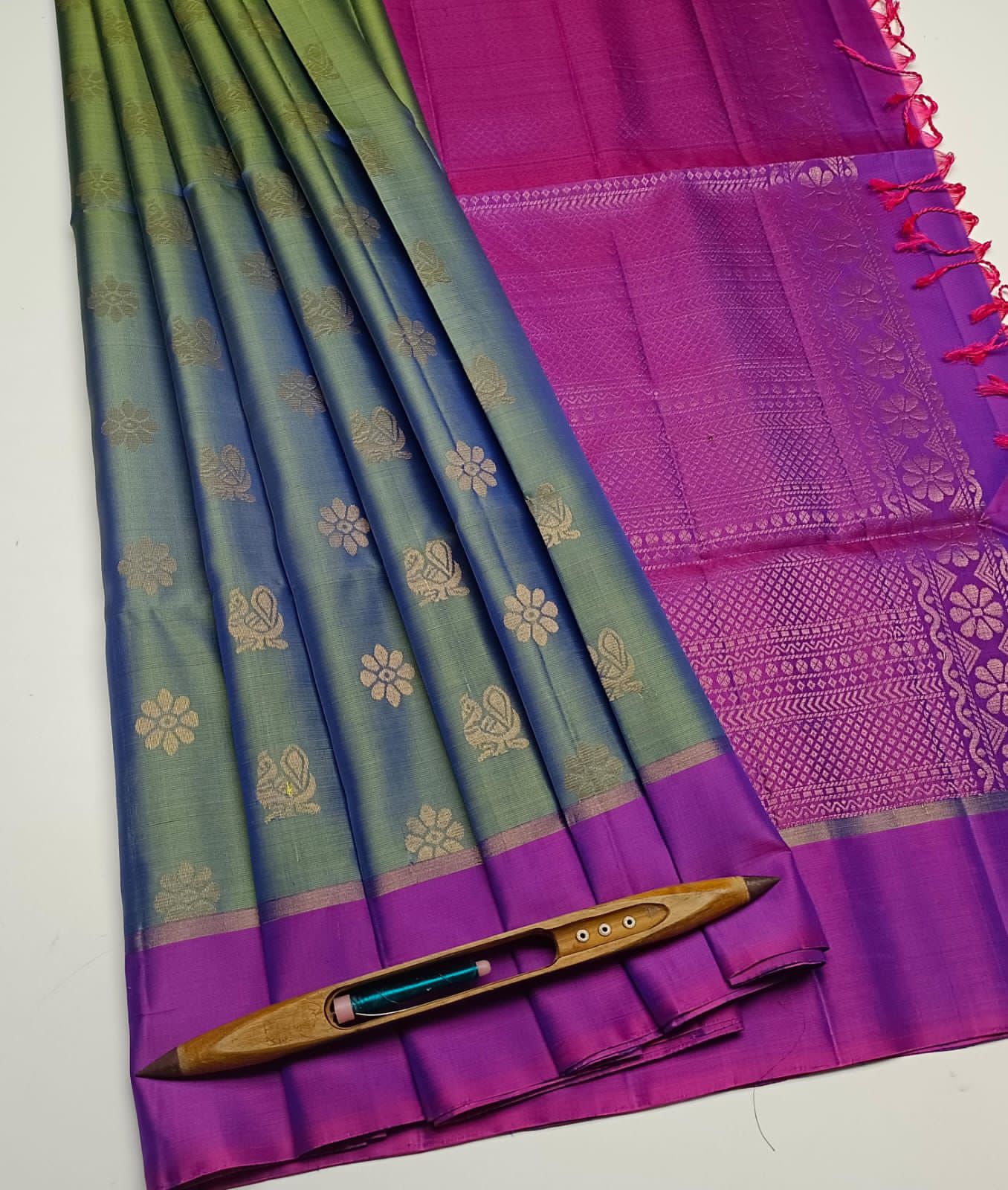 Pure handloom fancy design borderless Double warp soft silk sarees collections with contrast Pallu and blouse