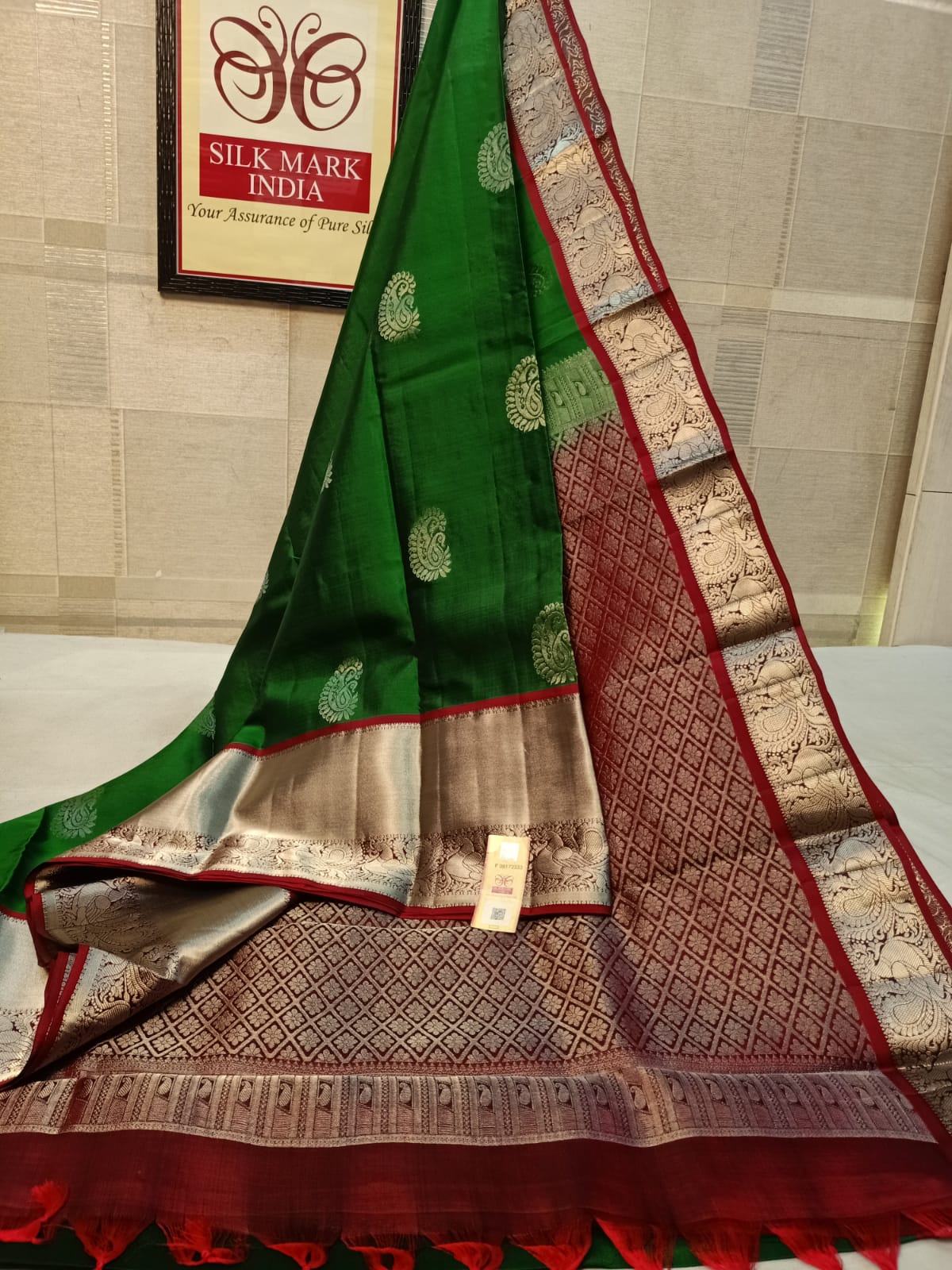 Pure kanjivaram silk Fancy Border
Both side Fancy Border Silver jarie weaving butta Double warp silk
Handloom weaving 
All over saree Silver jarie butta 
Silk mark certified pure silk kanjivaram silk
Double warp silk