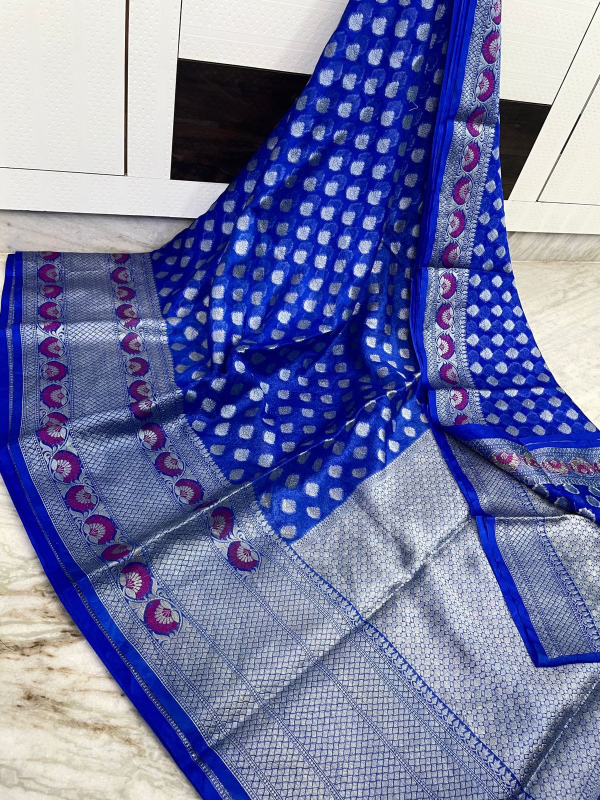 BEST BANARASI WARM SILK SAREES*
ALFI MINA SCURT AND ALFI BORDER*
SOFT FABRIC BEAUTIFUL COLOUR COMBINATION*