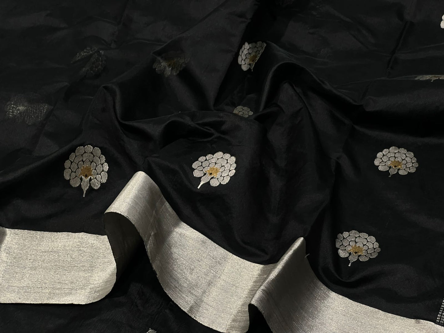 Pattu silk ek nal motif saree