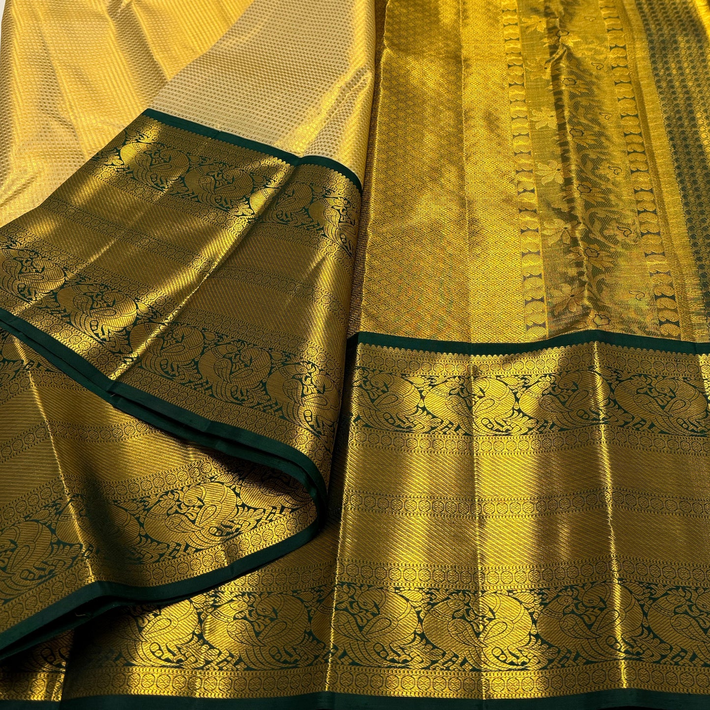 Kanjivaram pure silk handloom double warp contrast grand pallu and blouse *Double side korvai border Tissue Bridal 1g*
*SILK MARK TAG WITH HOLOGRAM*