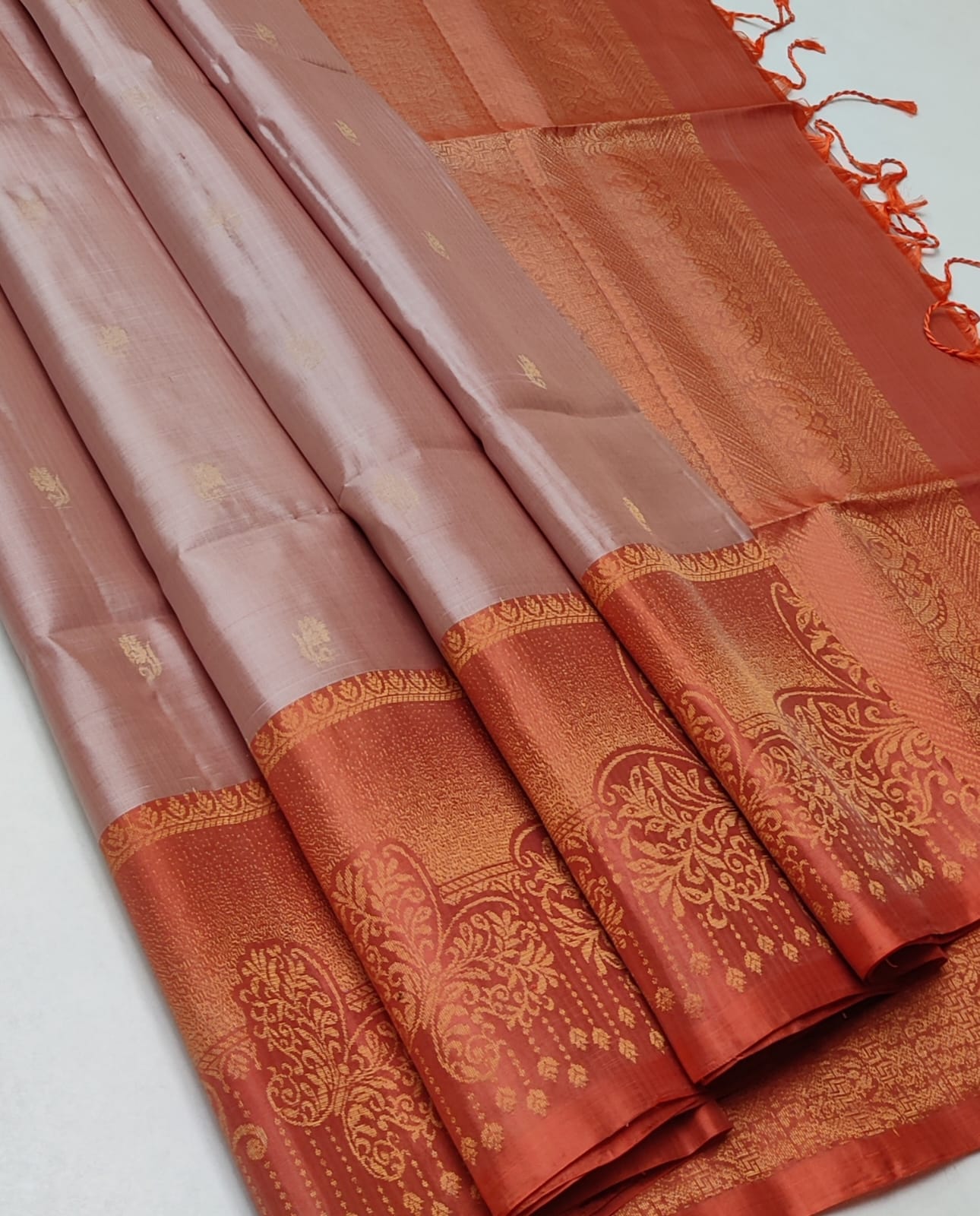 Pure handloom Double warp soft silk saree
Turning 
With silk mark certificate