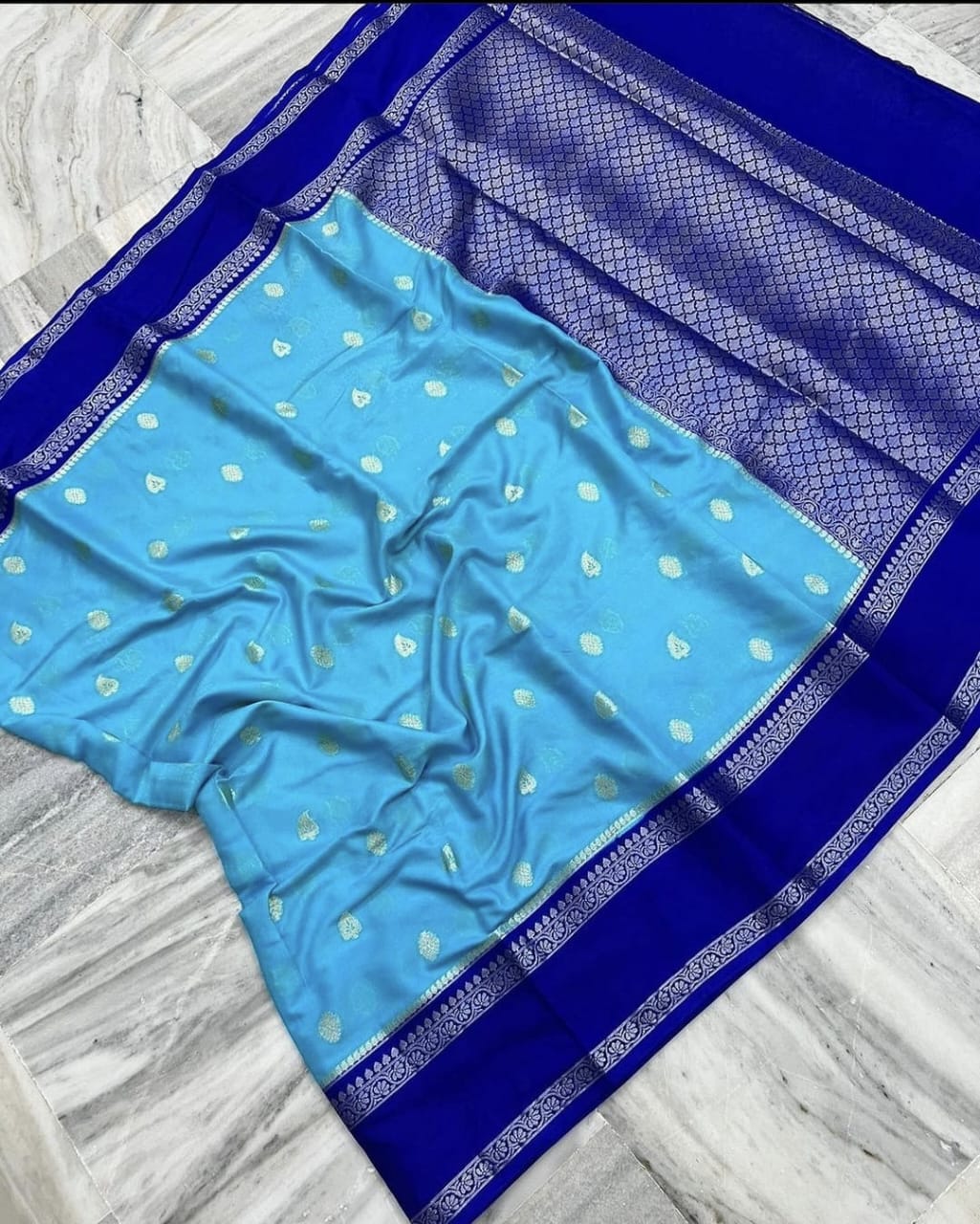 Best Banarasi Warm Silk Buti Sarees*Best Water Zari Buti Waiving Sarees*
Best Barabar Gala Border With Designer Barabar Border*
Soft Fabric Beautiful Contrast Colour Combination*