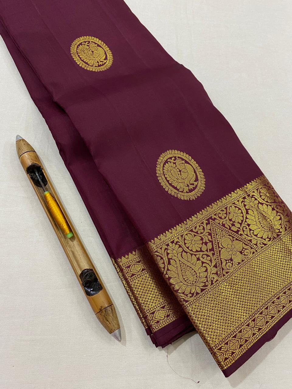 Kanchipuram Handloom pure silk saree
Beautiful fancy Design gold  zari fancy Dark purple collection butta beautiful type sarees*