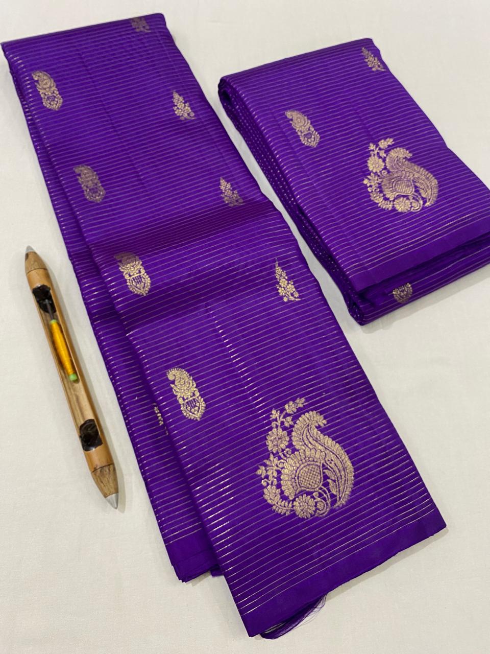 Kanchipuram handloom pure silk saree
Beautiful fancy Design  
beautiful With out border Small butta type sarees*