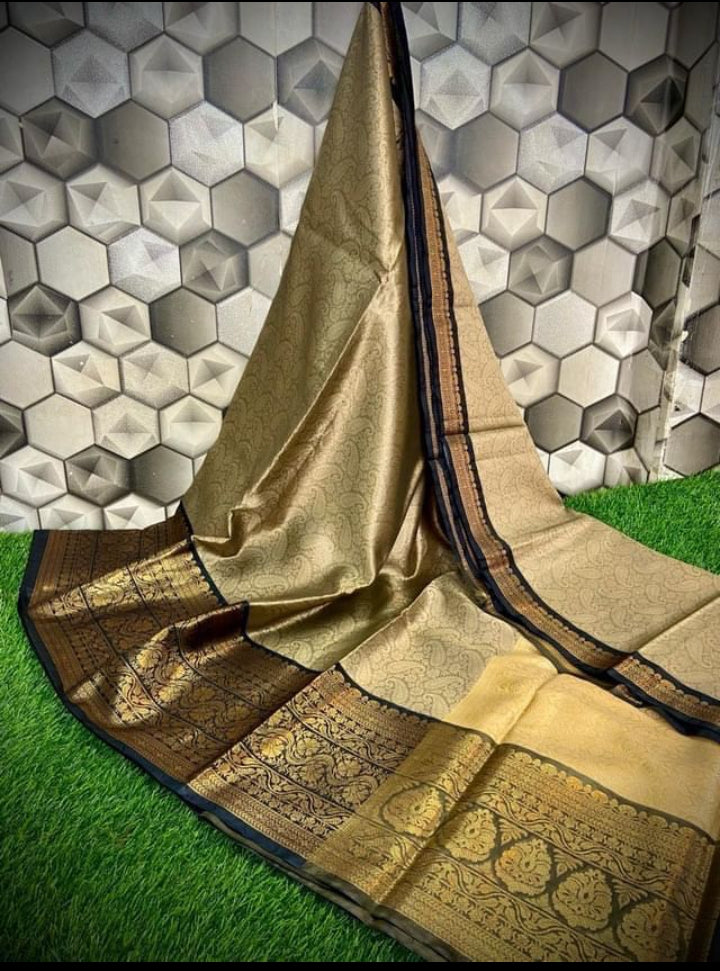 Handwoven Banarasi Kora Muslin Tanchui Saree*
Beautiful Kanchi Bodar Design Body*