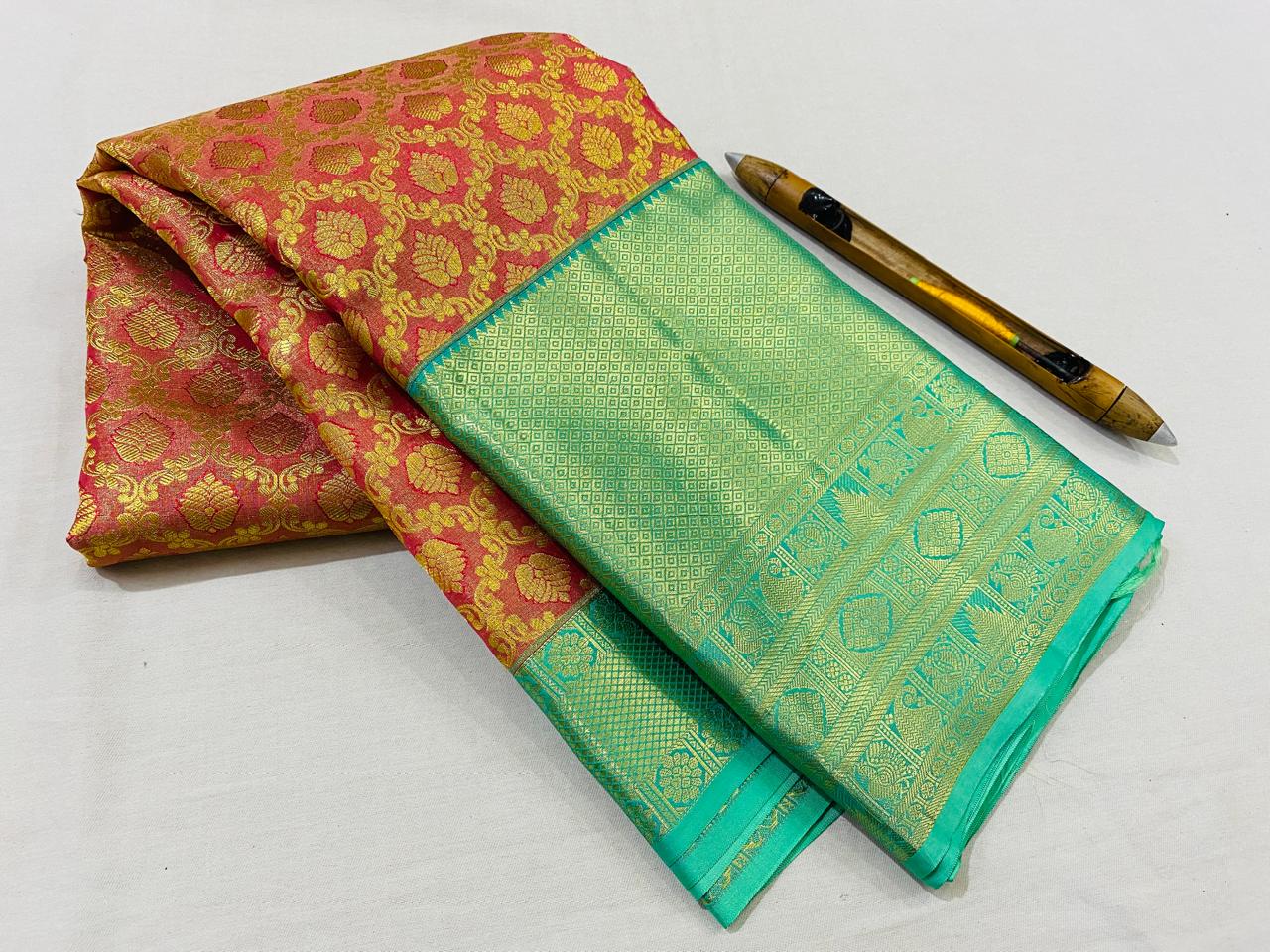 Kanchipuram Handloom pure silk saree
Beautiful fancy Design
gold zari fancy Korvai border wedding beautiful  type sarees*
