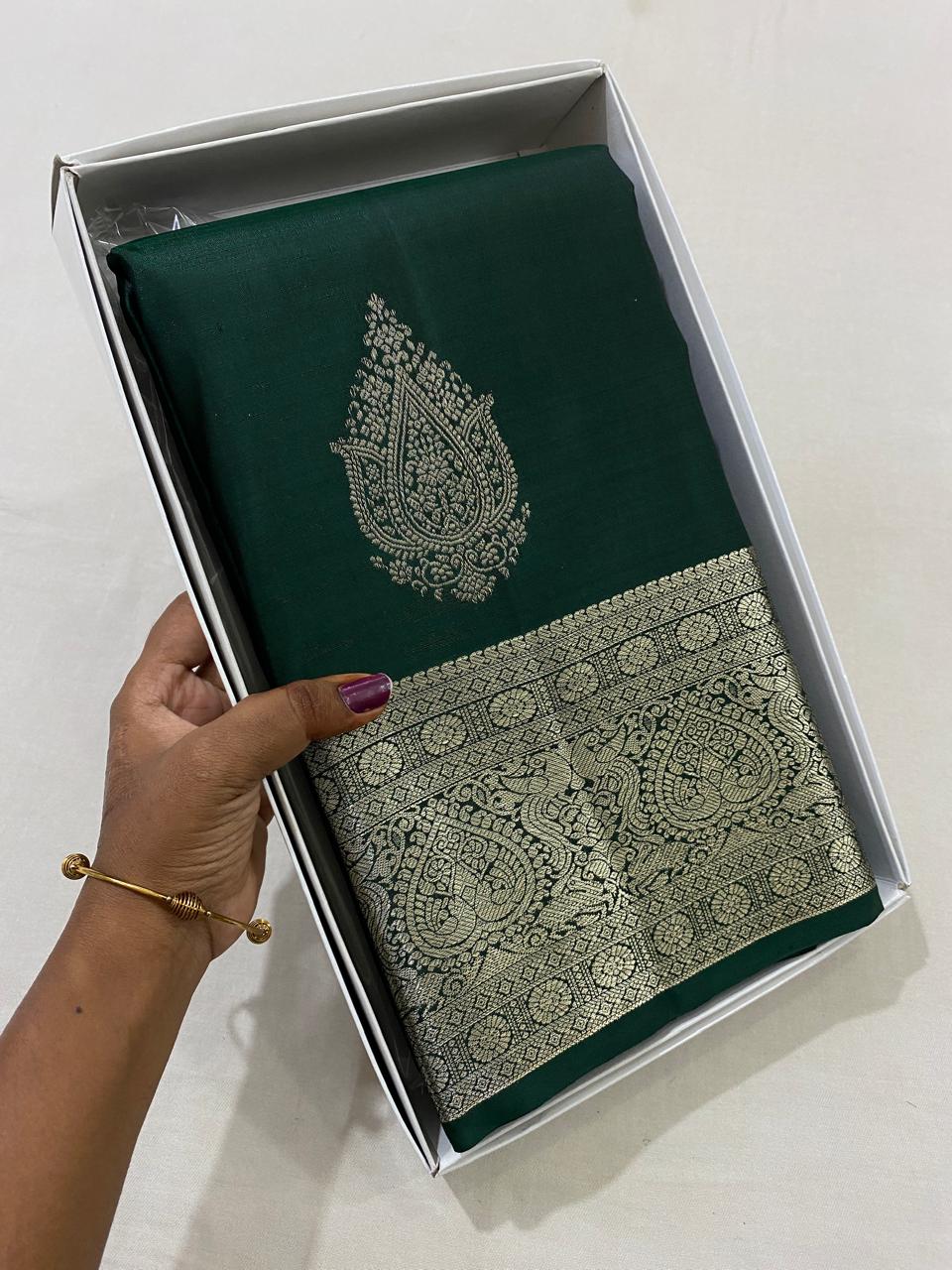 Kanchipuram Handloom pure silk saree
Beautiful fancy Design
silver zari beautiful butta type sarees*