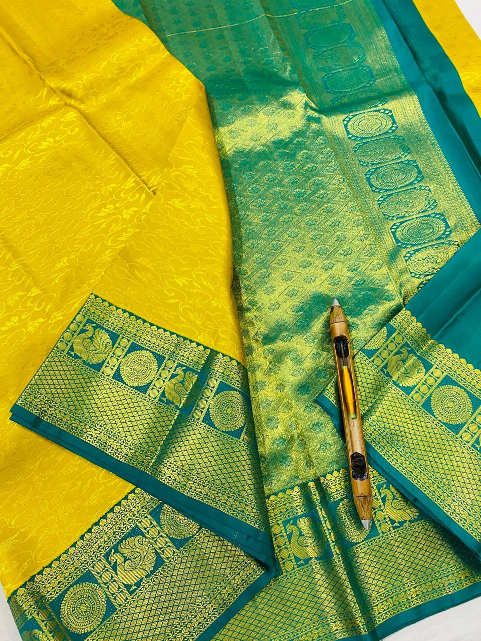 Kanchipuram Handloom pure silk saree
Beautiful fancy Design 
gold zari fancy Korvai border wedding beautiful type sarees*