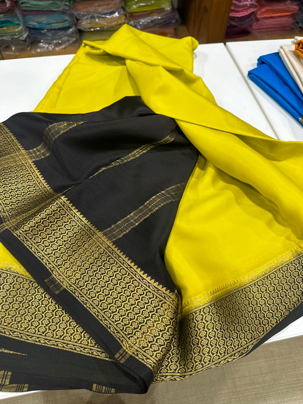 Pure Mysore silk sarees 🤩
100 grm thickness 
Traditional  border