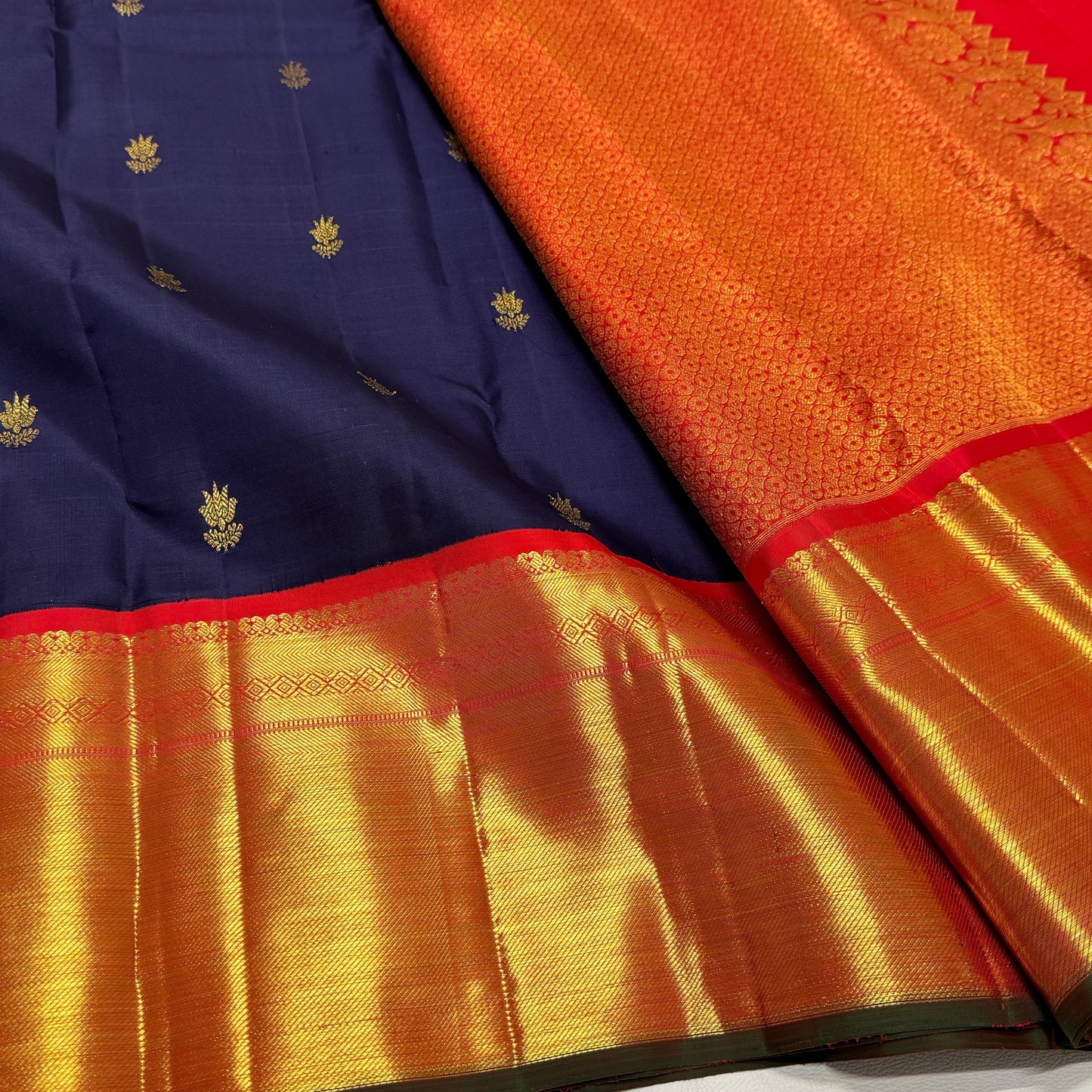 Kanchipuram pure silk handloom double warp contrast grand pallu and blouse *Double side korvai border 2g* 
*SILK MARK TAG WITH HOLOGRAM*