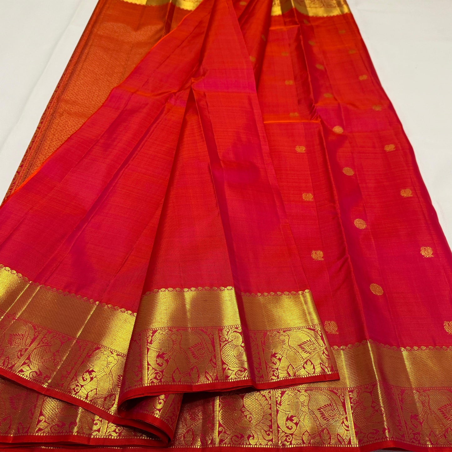 Kanjivaram pure silk handloom double warp self grand pallu and blouse *Gold zari* 
*SILK MARK TAG WITH HOLOGRAM*