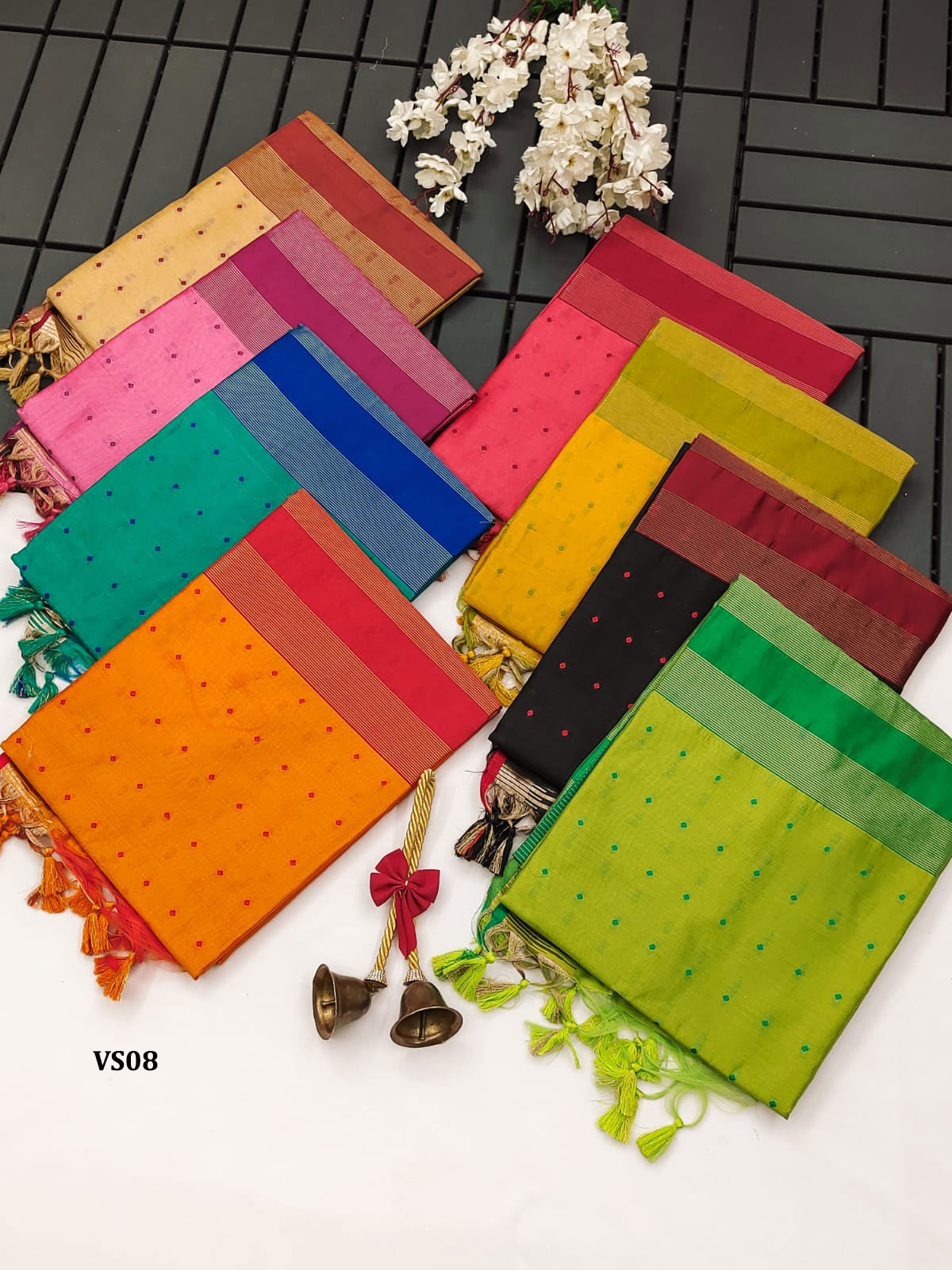 Saree:* Khadi Raw Silk Contrast Weaving Pallu With Royal Tassels With Jamdhani Weaving Border