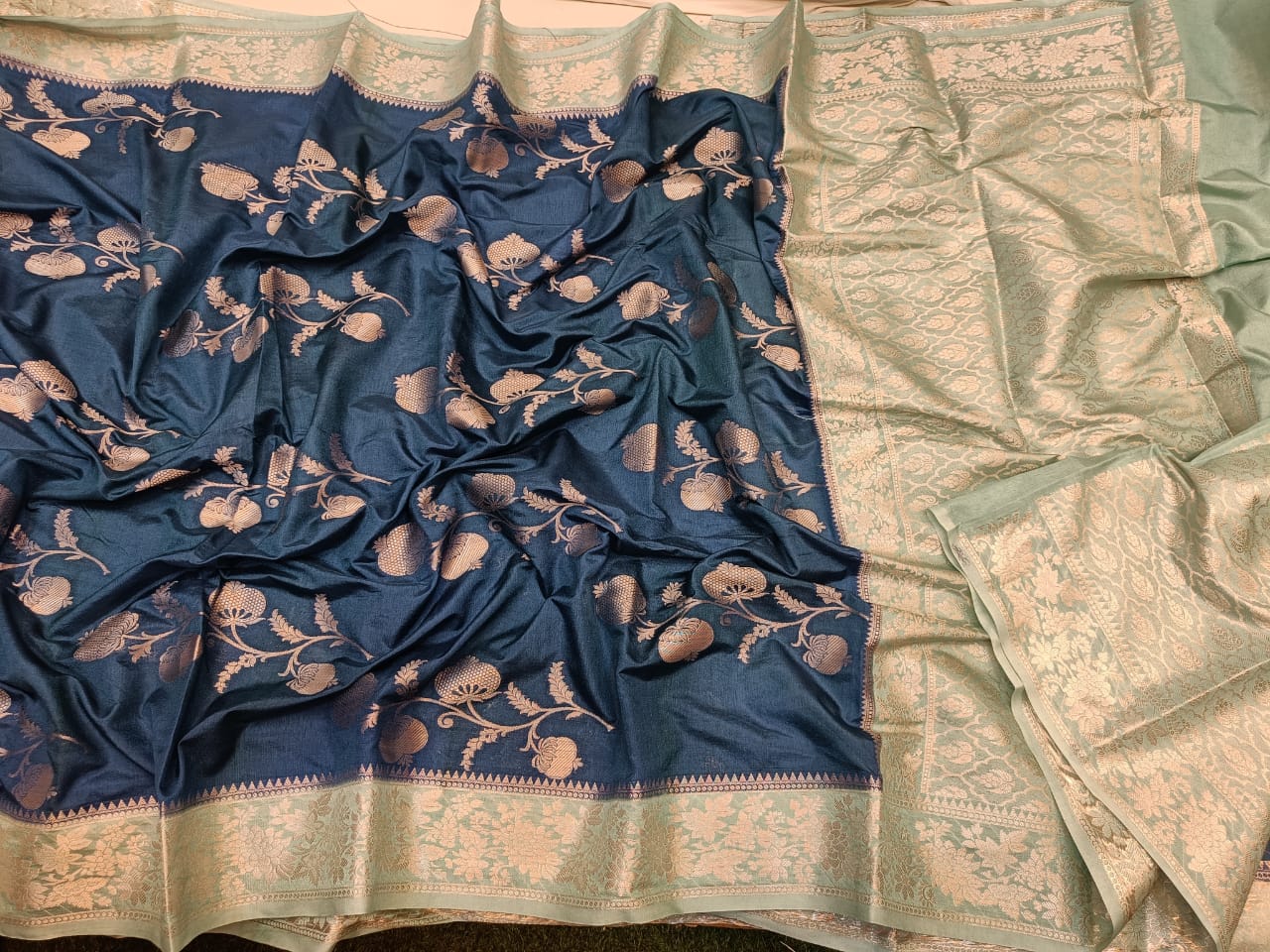 Bnarasi Semi katan soft silk saree 
Latest fancy border design
Full body bnarasi flower zari weaving  
weaving designer pallu