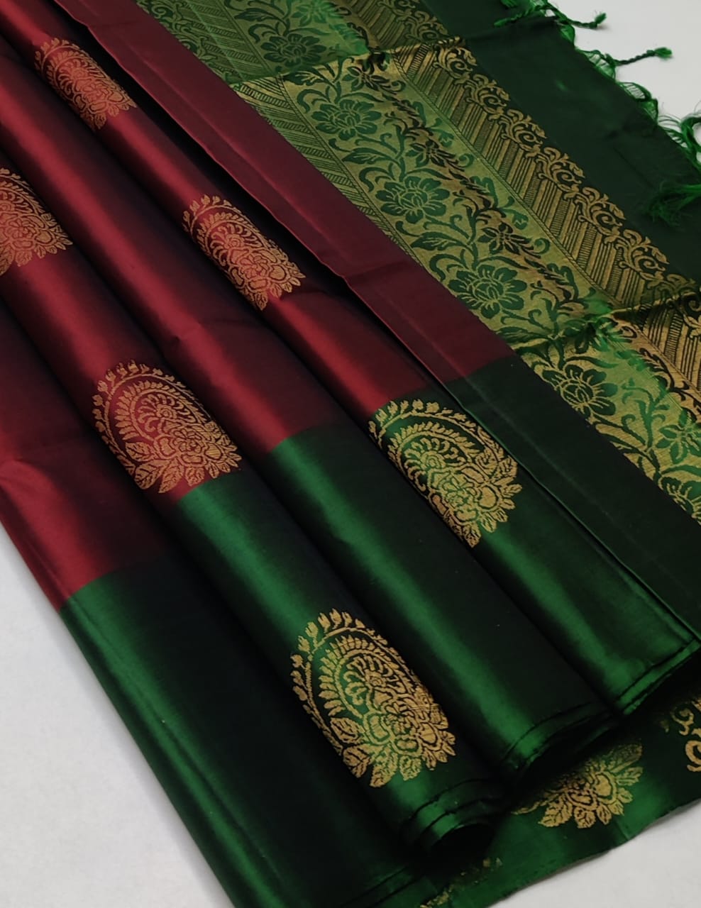 Pure handloom Double warp soft silk saree
Fancy design on silk Sarees
Contrast pallu and blouse
Silkmark certified
