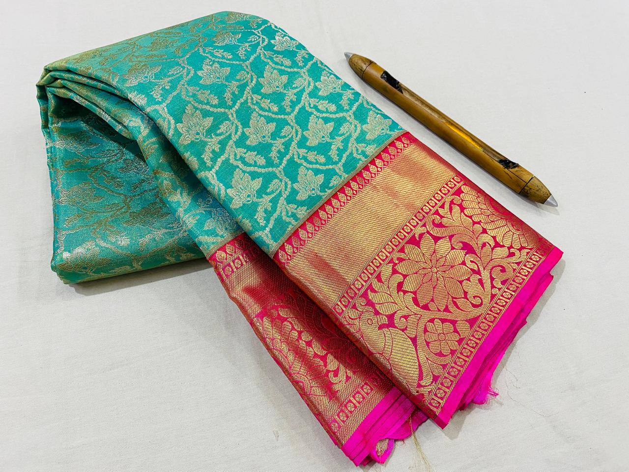 Kanchipuram Handloom pure silk saree
Beautiful fancy Design
gold zari fancy Korvai border wedding beautiful  type sarees*