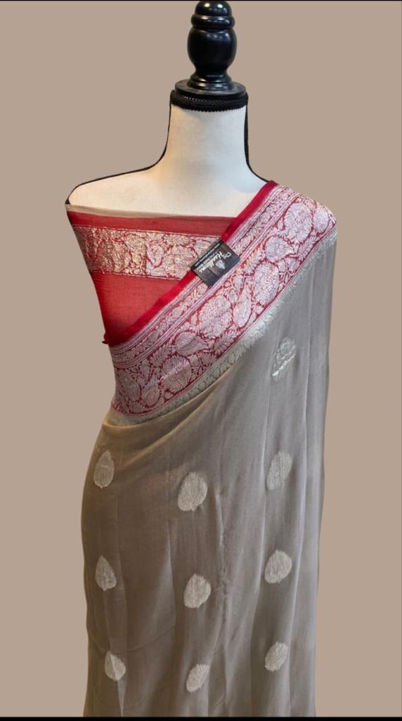 New Banarasi Semi Georgette Sarees
With Silver Zari Buta Good Quality
Banarasi blouse