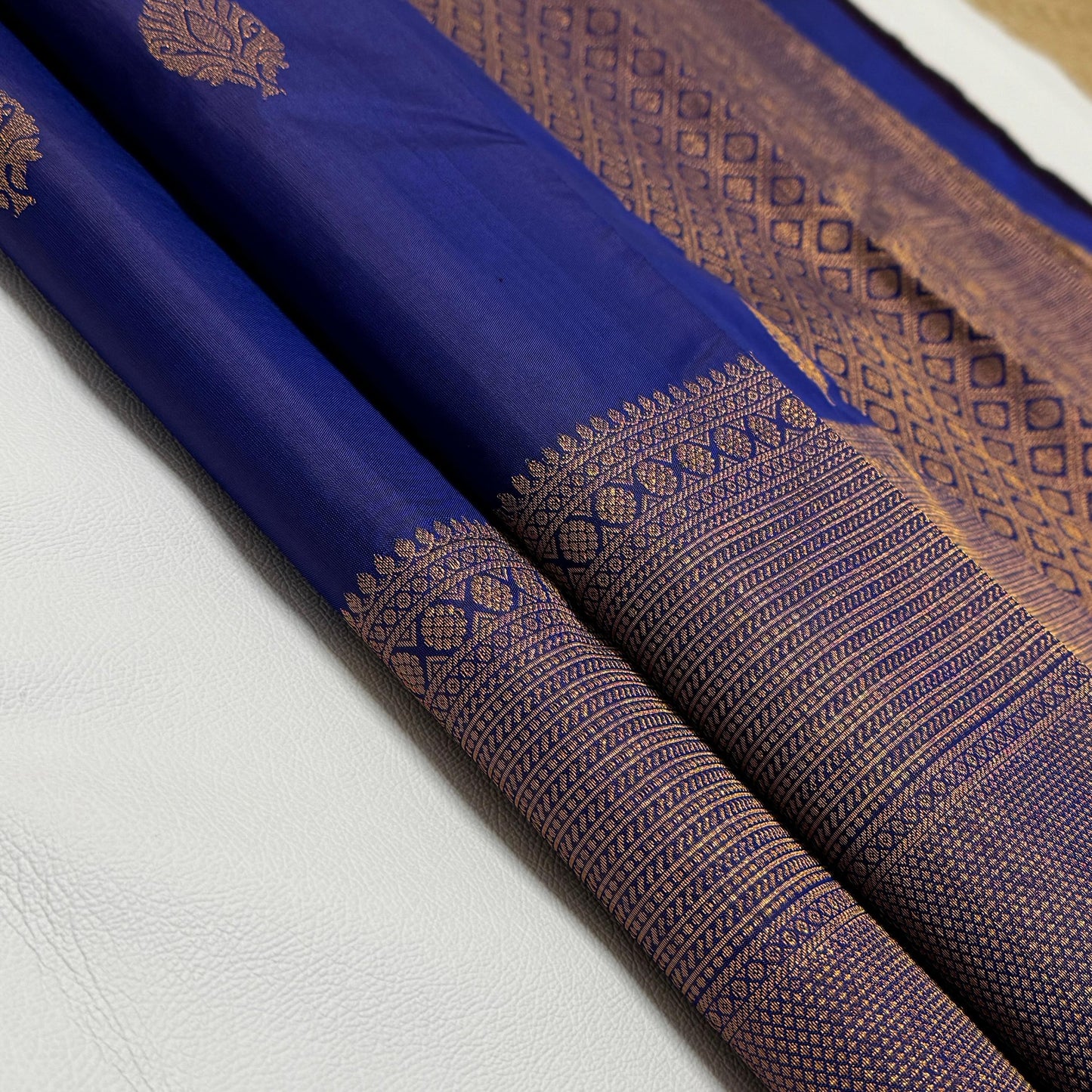 Kanchipuram pure silk handloom double warp self grand pallu and blouse *Double side turning border bridal* 
*SILK MARK TAG WITH HOLOGRAM*