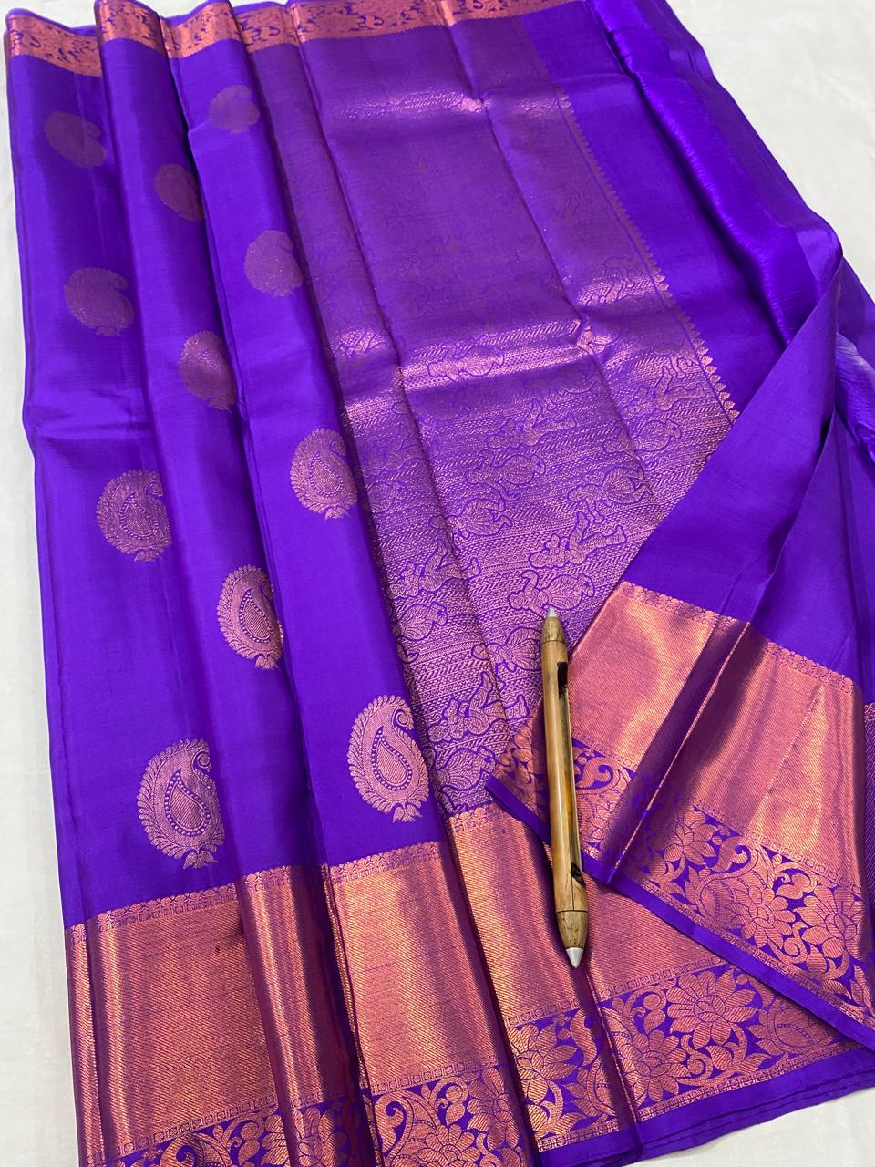 Kanchipuram Handloom pure silk saree
Beautiful fancy Design 
copper zari  beautiful butta  type sarees*