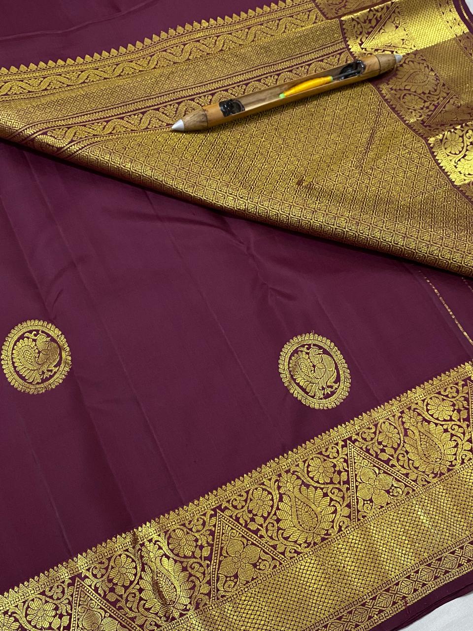 Kanchipuram Handloom pure silk saree
Beautiful fancy Design gold  zari fancy Dark purple collection butta beautiful type sarees*