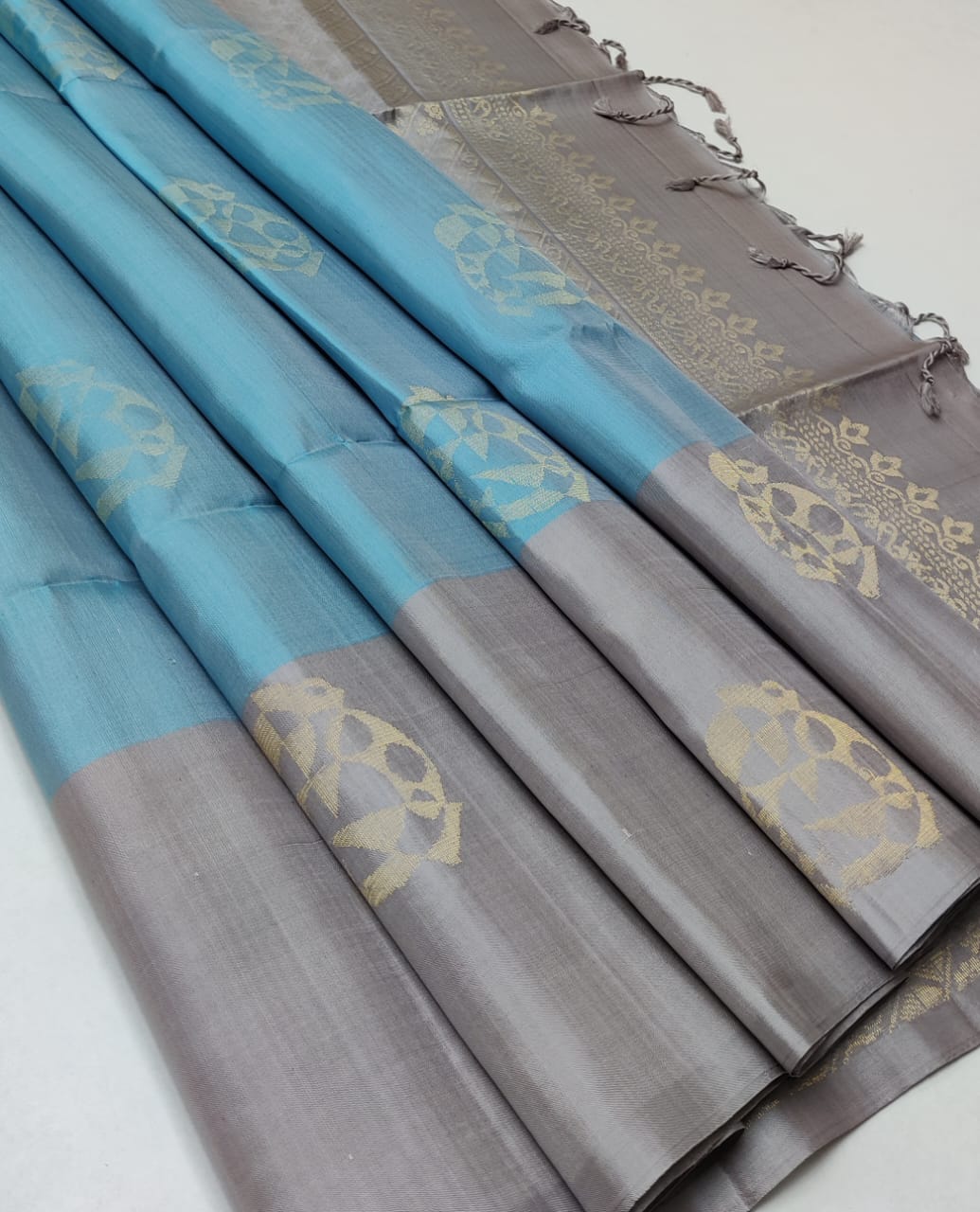 Pure handloom Double warp soft silk saree
Fancy design on silk Sarees
Contrast pallu and blouse
Silkmark certified
