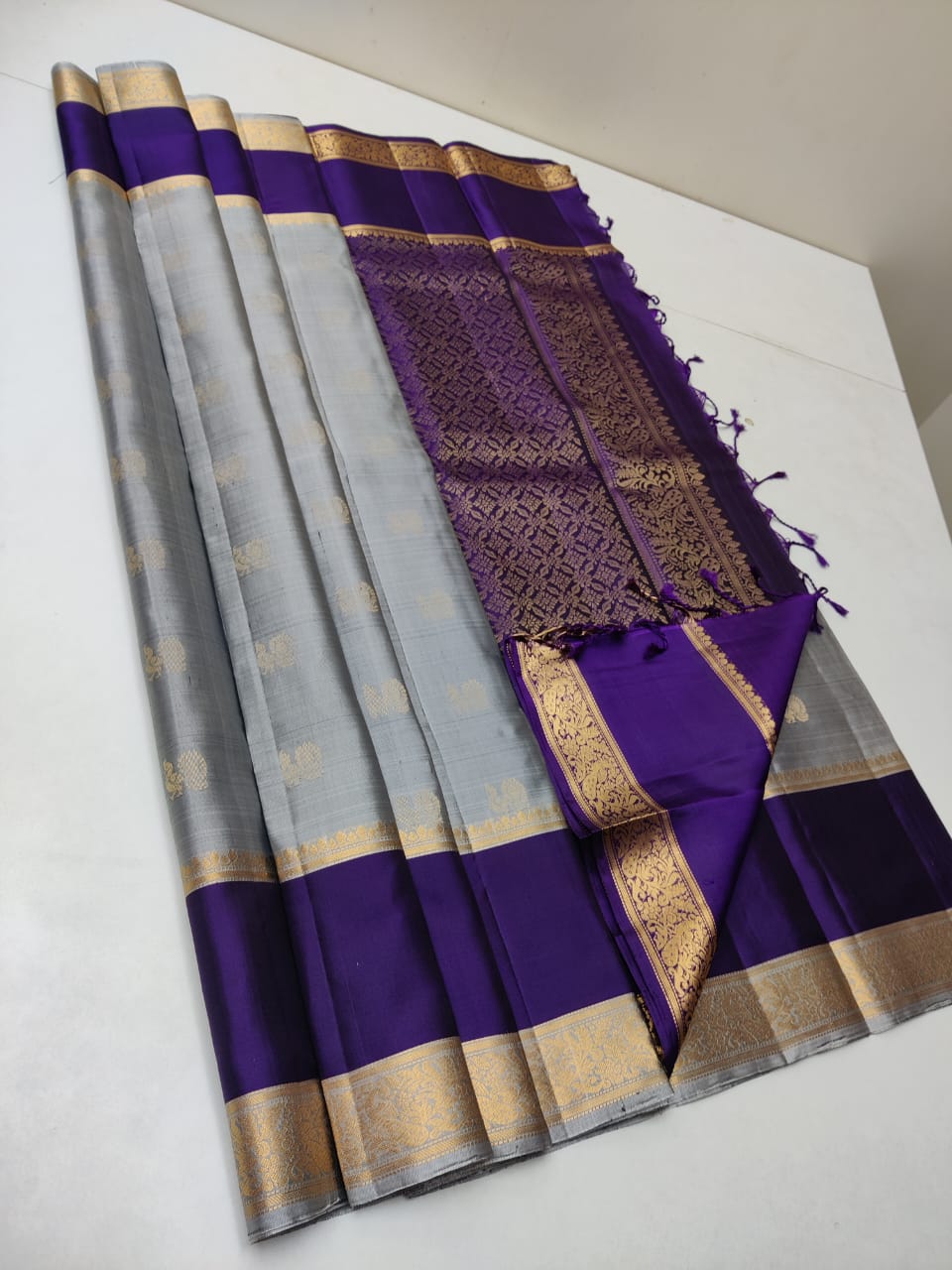 Pure handloom Double warp soft silk saree Jacquard border 
With silk mark certificate