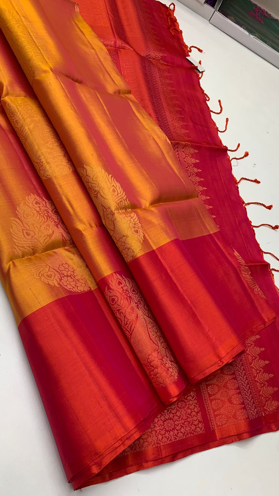 Pure handloom Big bhutta borderless Double warp soft silk sarees collections with contrast Pallu and blouse