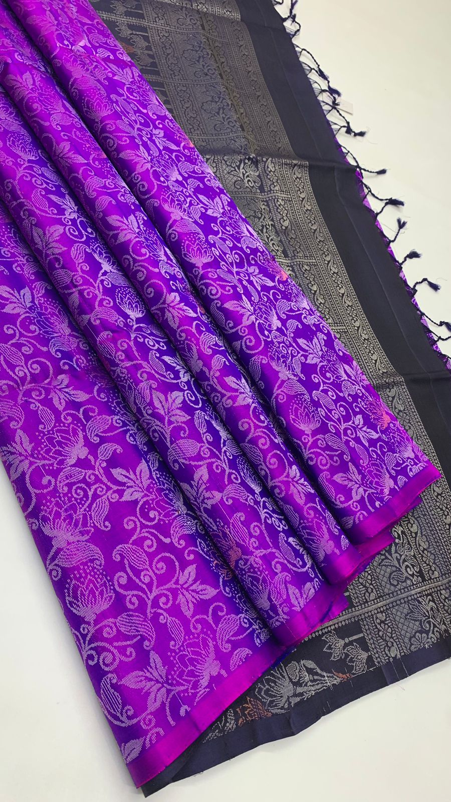 Pure handloom  borderless Allself bridal Double warp soft silk sarees collections ..with contrast Pallu and blouse