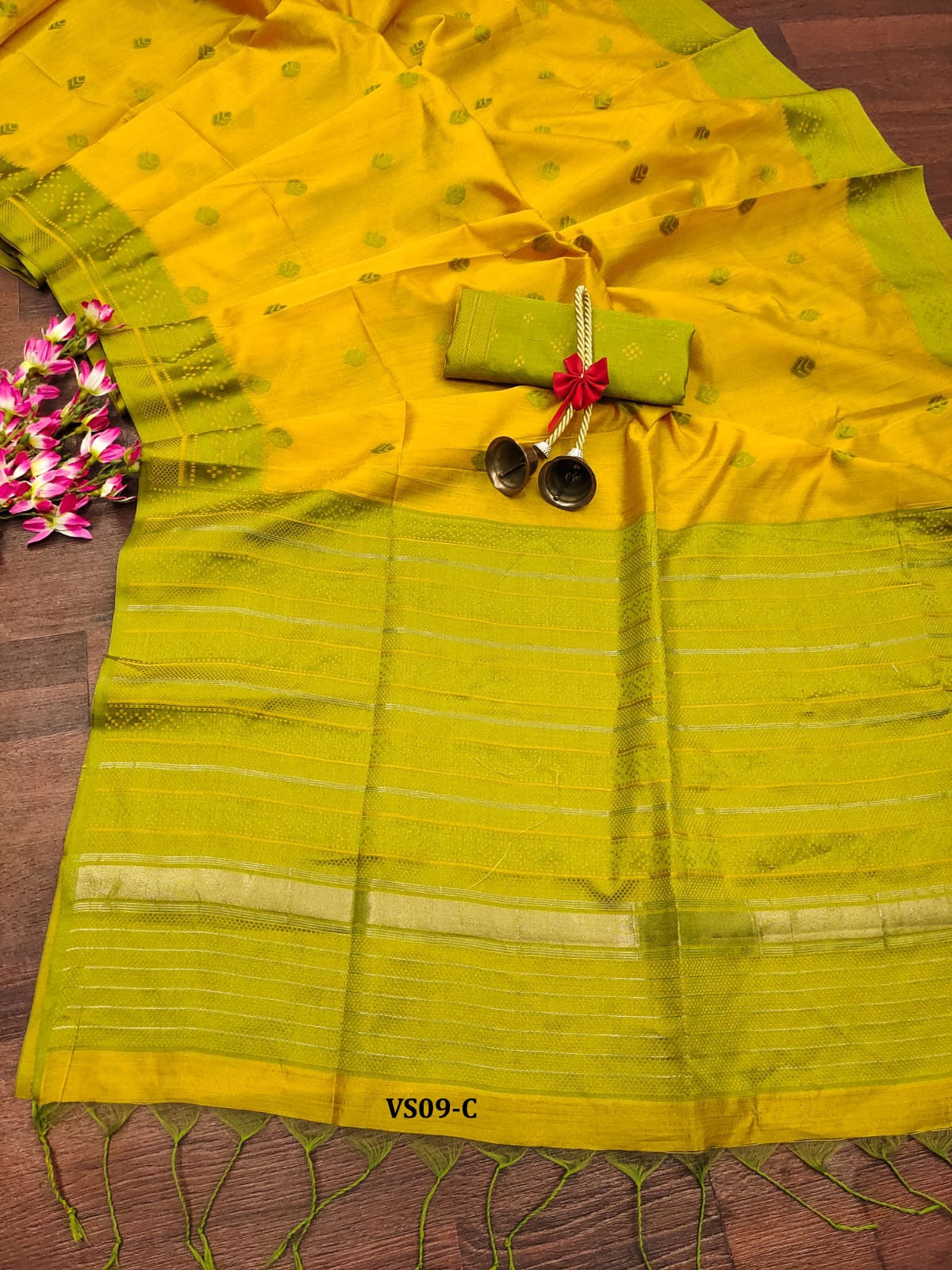 Saree:* Khadi Raw Silk Contrast Weaving Pallu With Royal Tassels With Jamdhani Weaving Border
