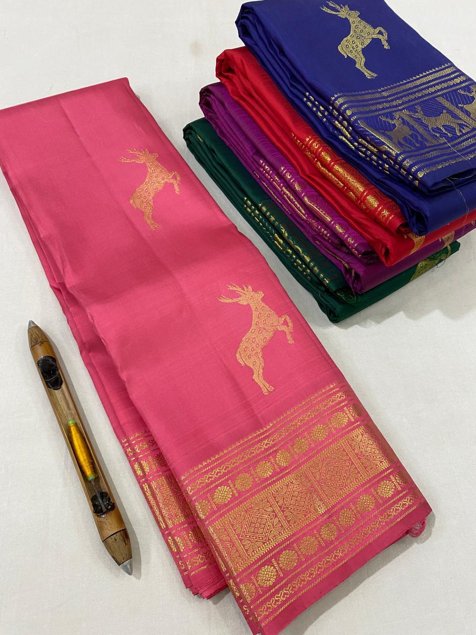 Kanchipuram Handloom pure silk saree
Beautiful fancy Design
gold zari beautiful butta type sarees*