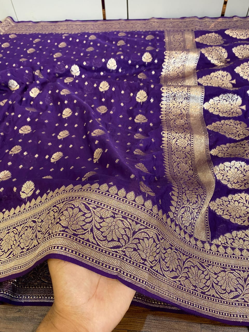 HANDWOVEN BANARASI DYEBLE KATAN GEORGET SAREE*