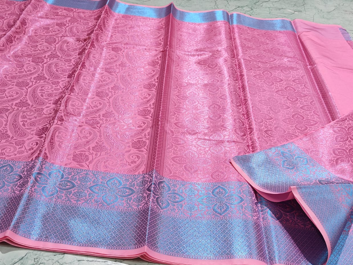 Handwoven Banarasi Taffeta Soft Silk Saree*
Beautiful Tanchui  design All over body*
Zari weave pallu and blouse*