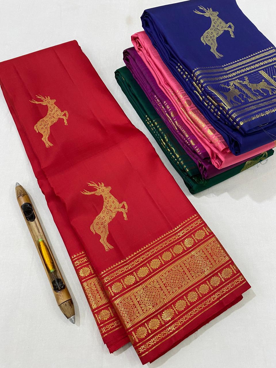 Kanchipuram Handloom pure silk saree
Beautiful fancy Design
gold zari beautiful butta type sarees*
