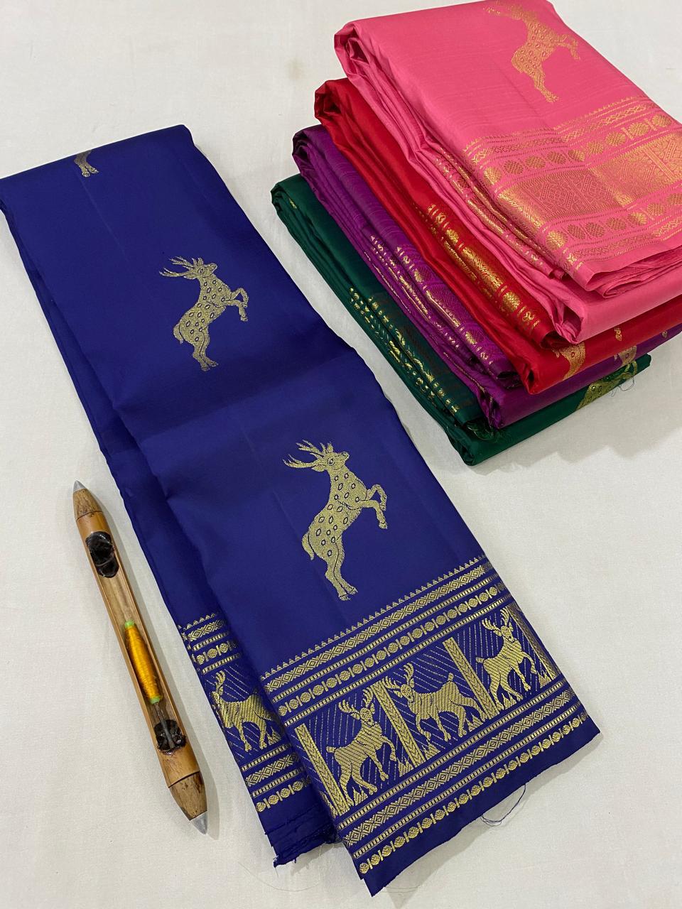 Kanchipuram Handloom pure silk saree
Beautiful fancy Design
gold zari beautiful butta type sarees*