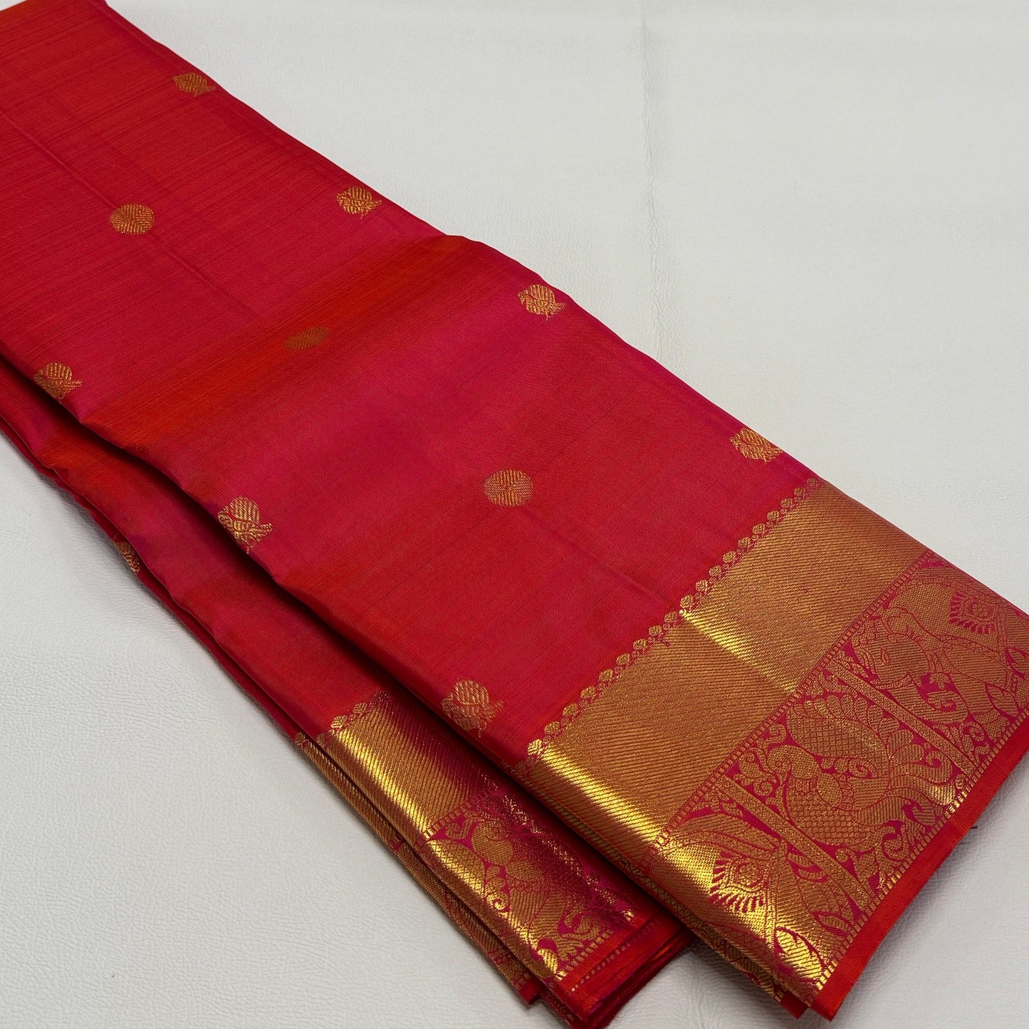 Kanjivaram pure silk handloom double warp self grand pallu and blouse *Gold zari* 
*SILK MARK TAG WITH HOLOGRAM*