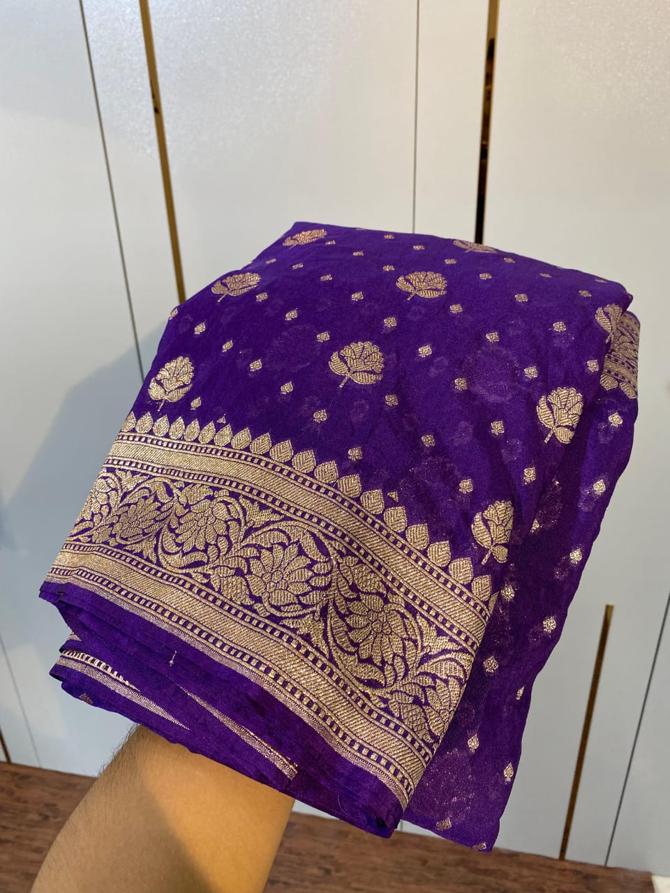 HANDWOVEN BANARASI DYEBLE KATAN GEORGET SAREE*